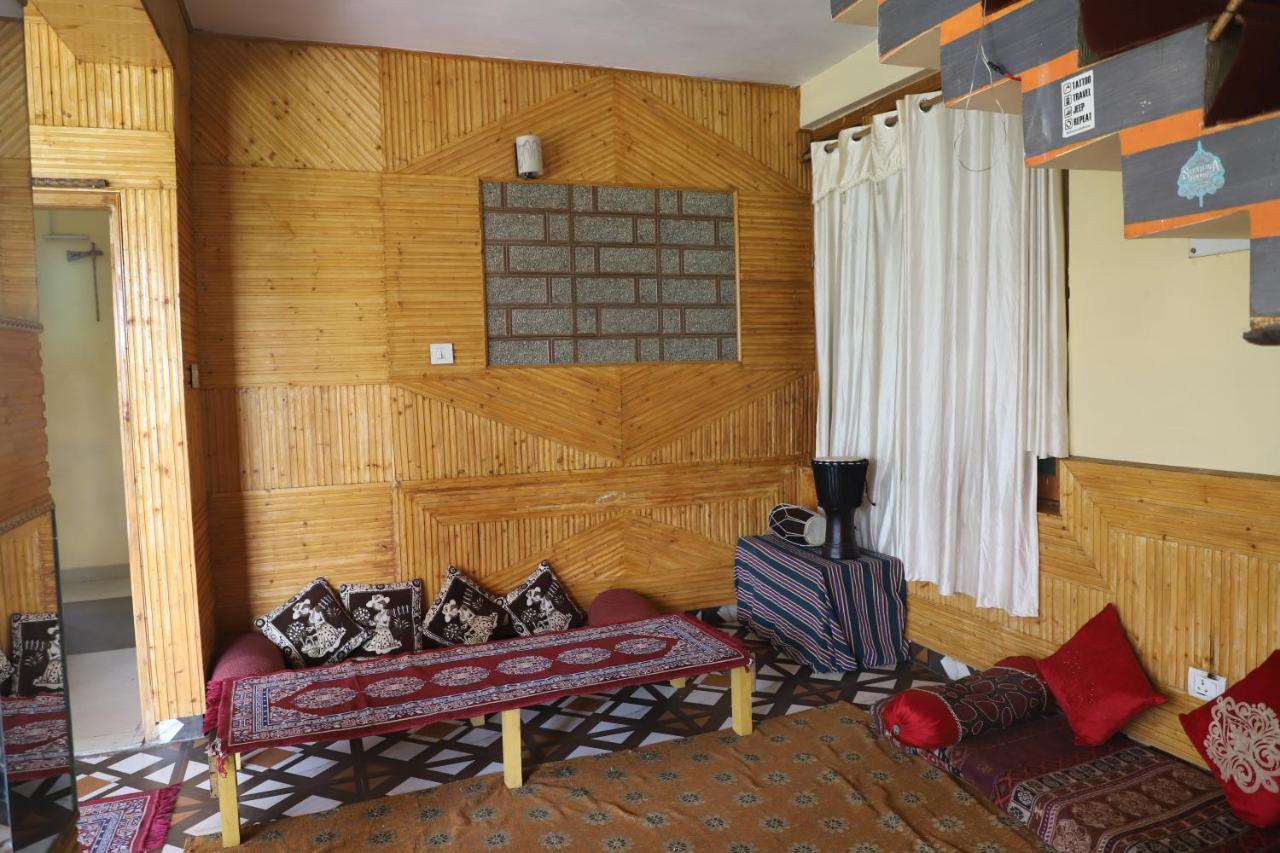 Indian Backpackers Hostel Manāli Exterior foto